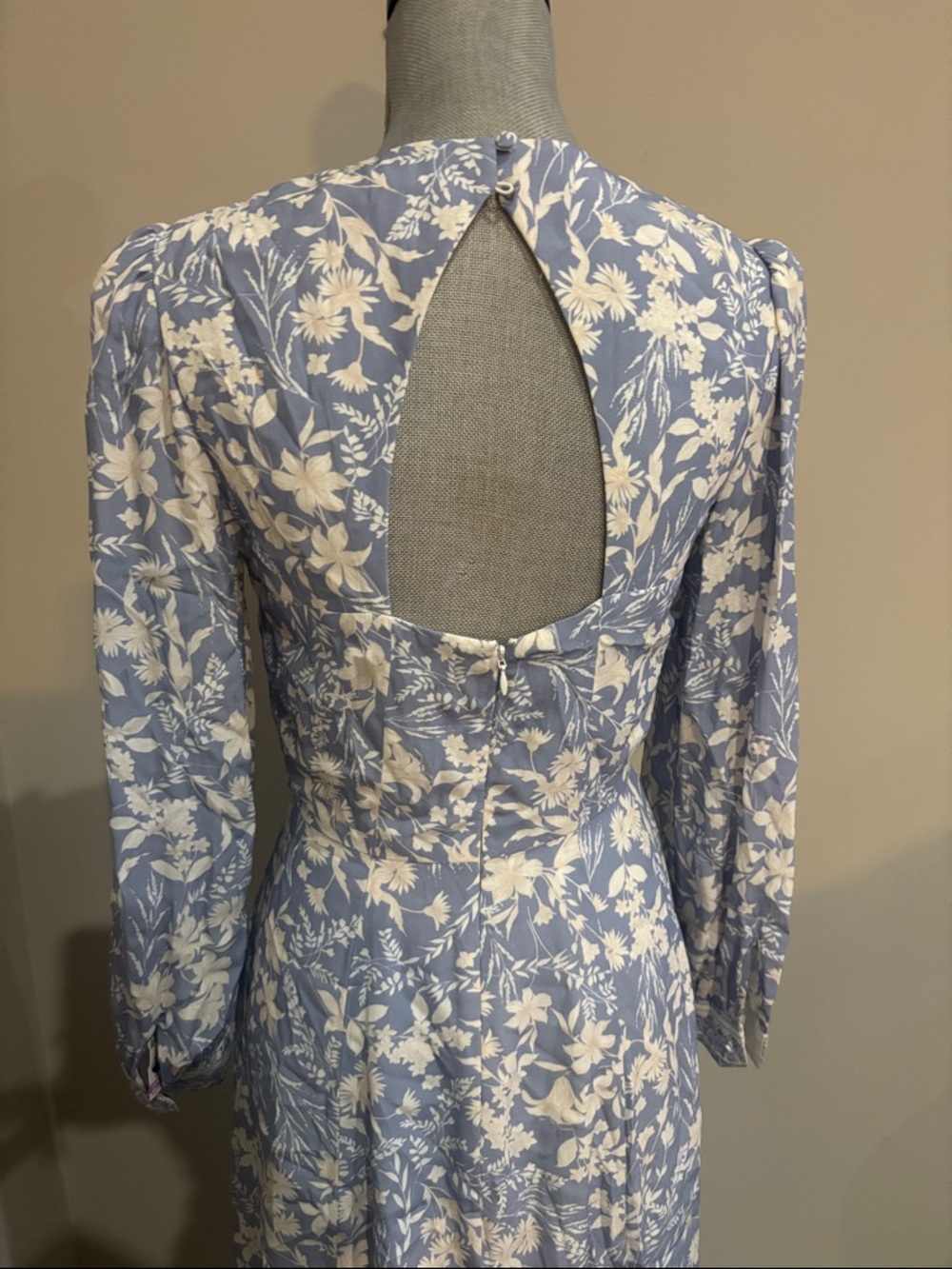 Antonio Melani Floral Long Sleeve Midi Dress in Light Blue and White size 4 - Picture 5 of 9